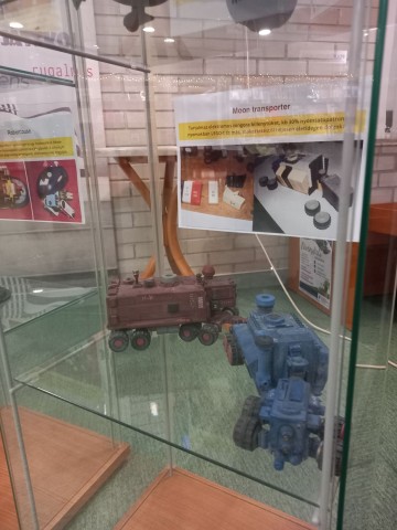 E-hulladékok felhasználásával készült makettek a kiállításon.