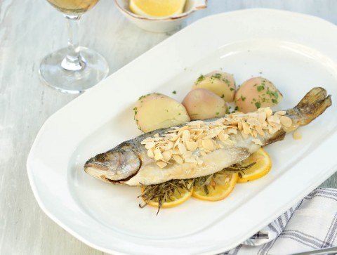 https://www.mindmegette.hu/pisztrang-egeszben-sutve.recept/