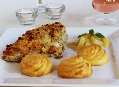 https://www.mindmegette.hu/csirkemell-gesztenyes-toltelekkel-hercegno-burgonyaval-es-almamartassal.recept/